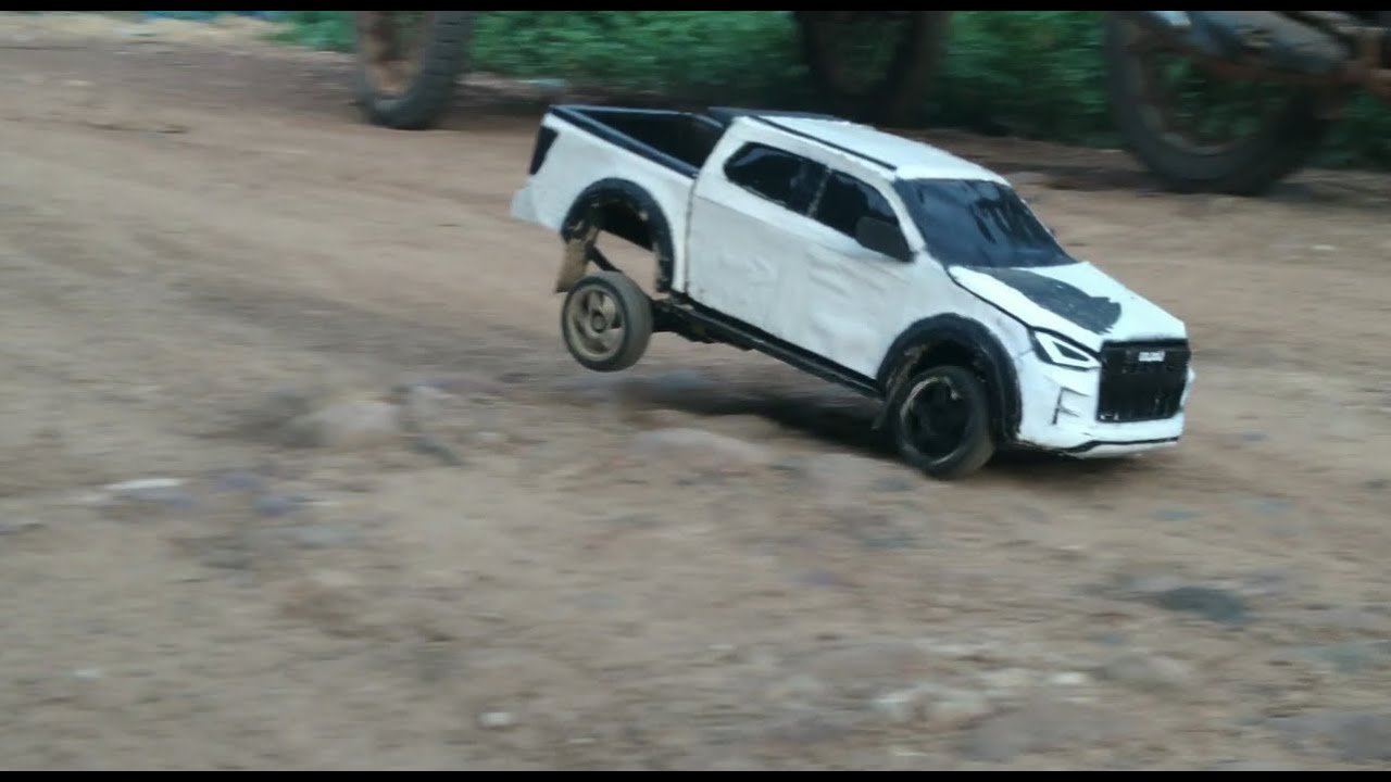 Playing Rc isuzu d-max test drive and drift