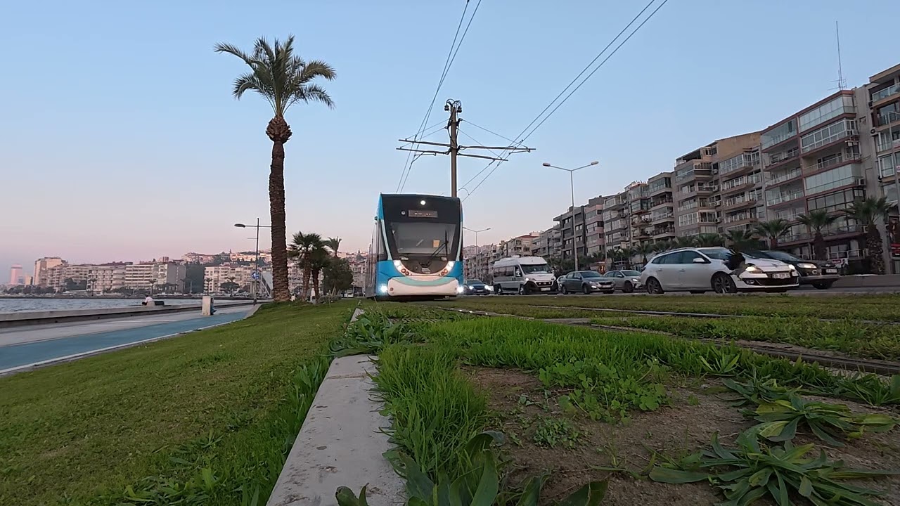 İzmir Karataş Sahili, akşam trafiği