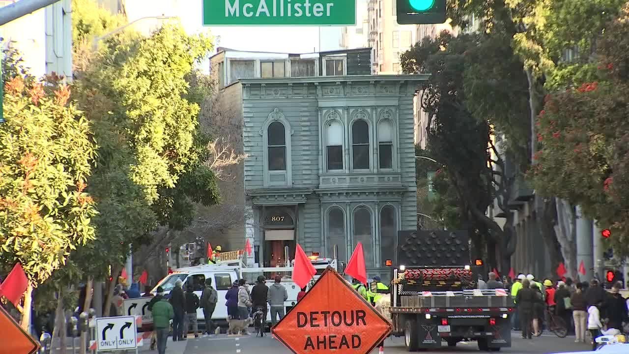 San Francisco Victorian home lifted and moved 6 blocks