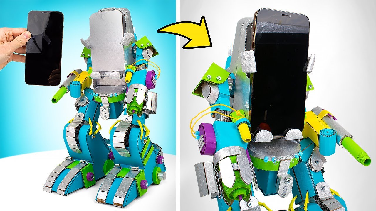 Robot hecho de cartón y alambres que camina