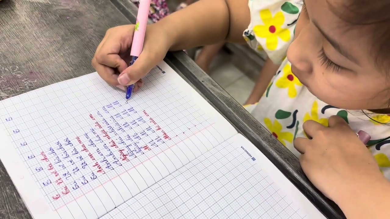 Luyện chữ đẹp cùng các bé Tiểu học đáng yêu| Luyện chữ đẹp Cần Giuộc