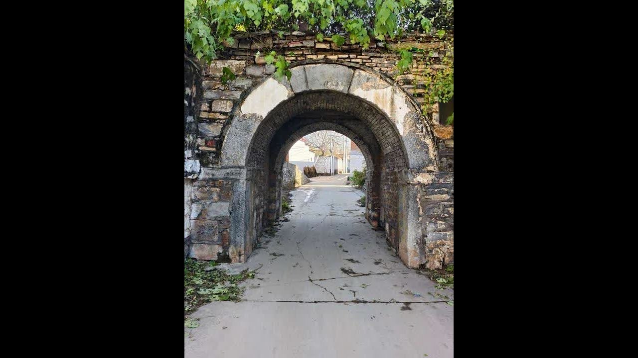 导务村石碑群之迷 在顺平县导务村还保留着很多的明清古碑，为什么会有这么多的古碑呢？#传统文化 #每天跟我涨知识 #打开美好生活 #保定故事 #乡村振兴