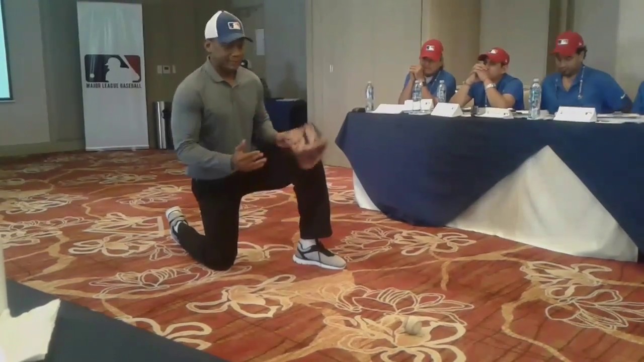 Como fildear elavados en el outfield, bloqueo y disparo a bases. beisbol