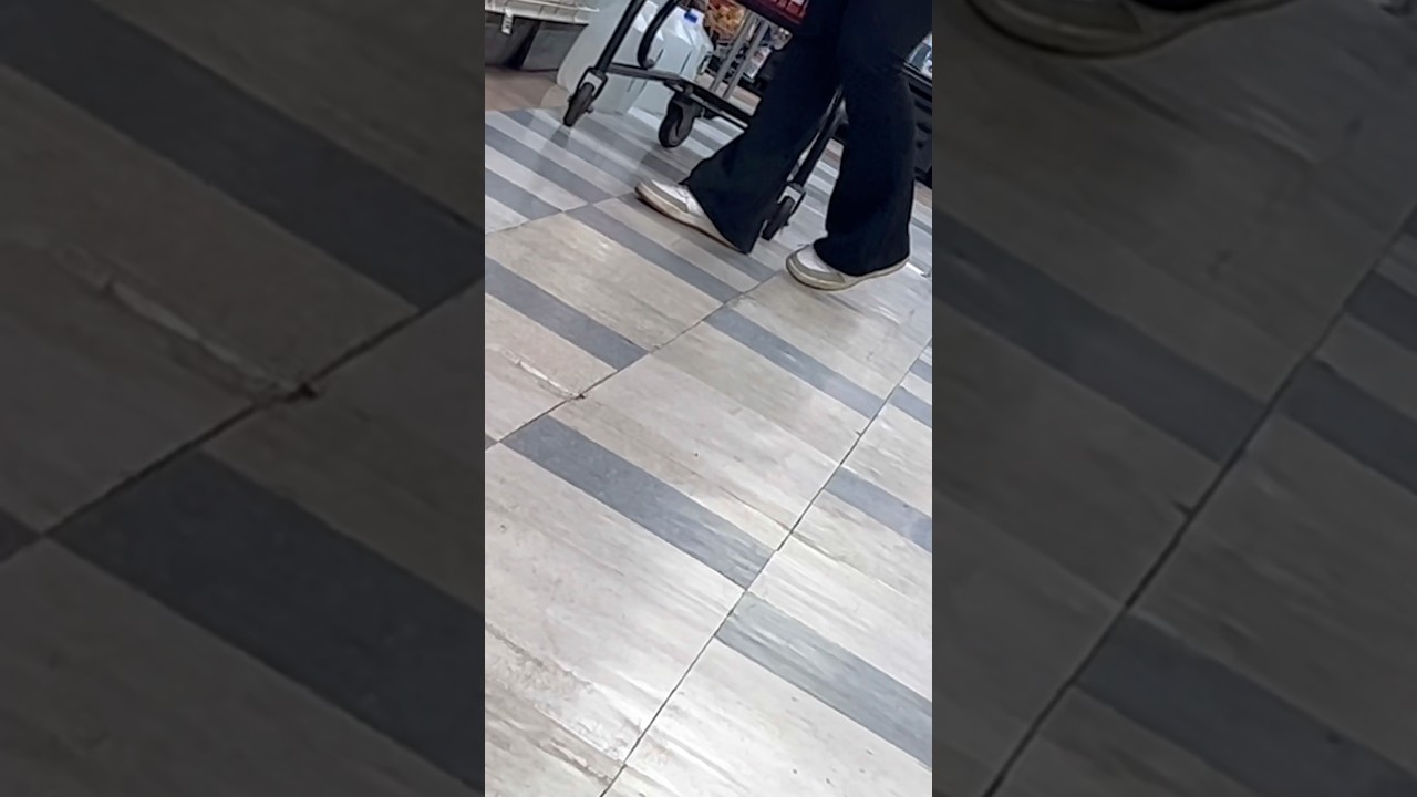 Latina girl shoeplay in supermarket!!👟 