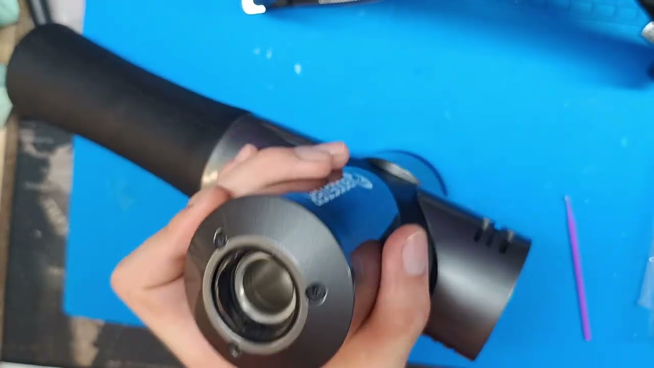 Самостійне обслуговування перкуссійного масажера Booster Pro 3