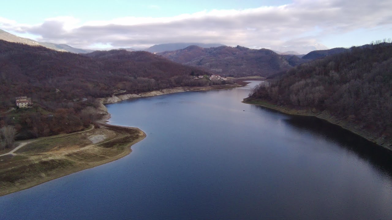 Il Lago del Salto, Fiumata (RI) in una frizzante giornata di fine anno