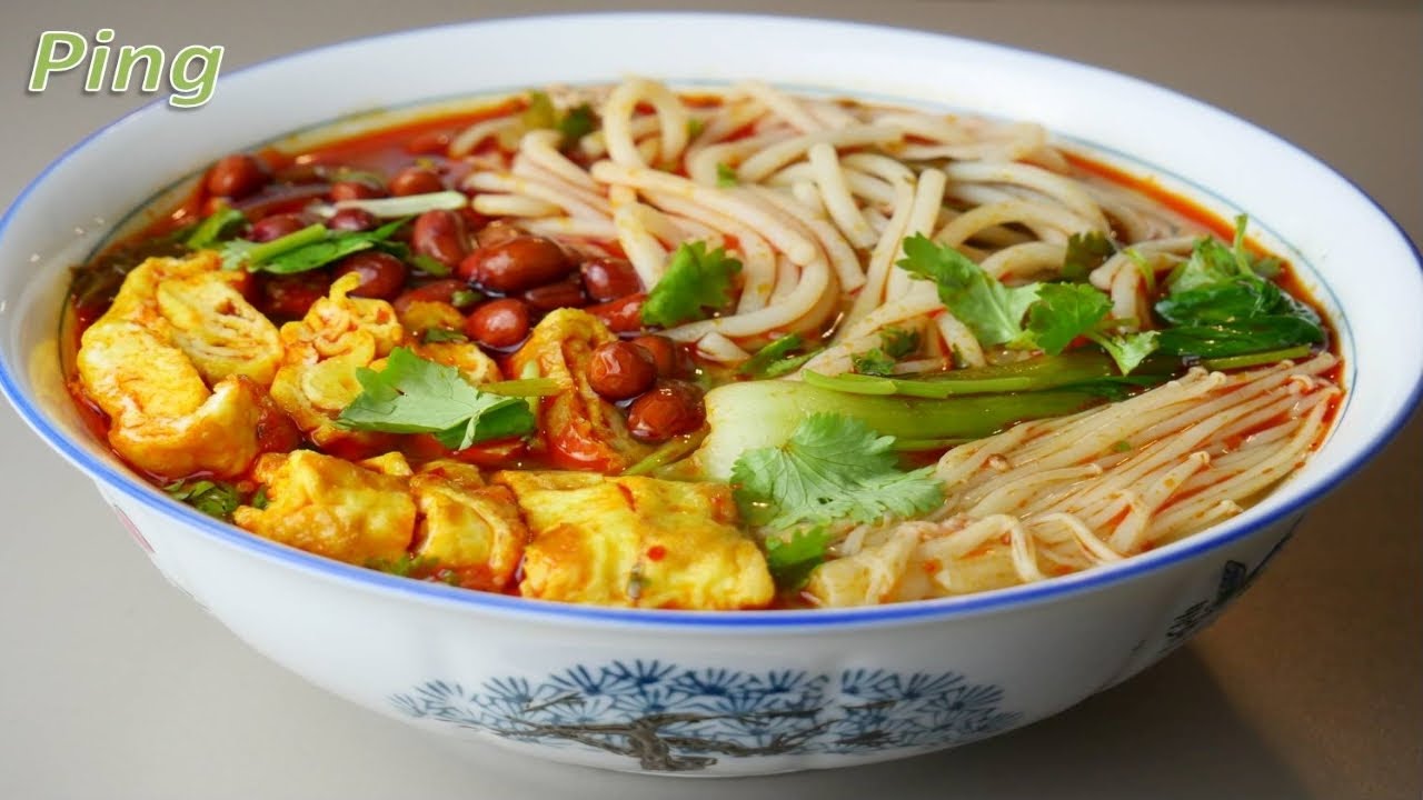 Reisnudel Suppe ist eines der beliebtesten Asia Gerichte/Chinesisch kochen