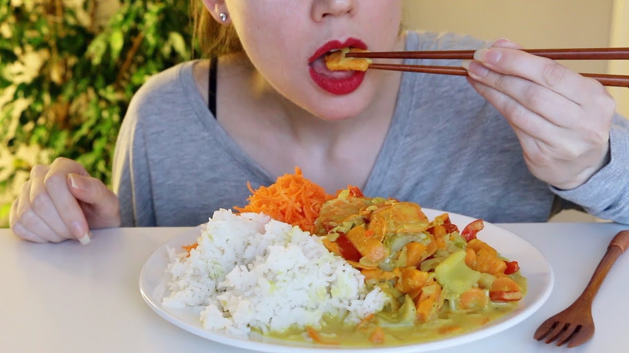 ASMR Whisper Eating Sounds | Rice Curry Wok & Raw Grated Carrot