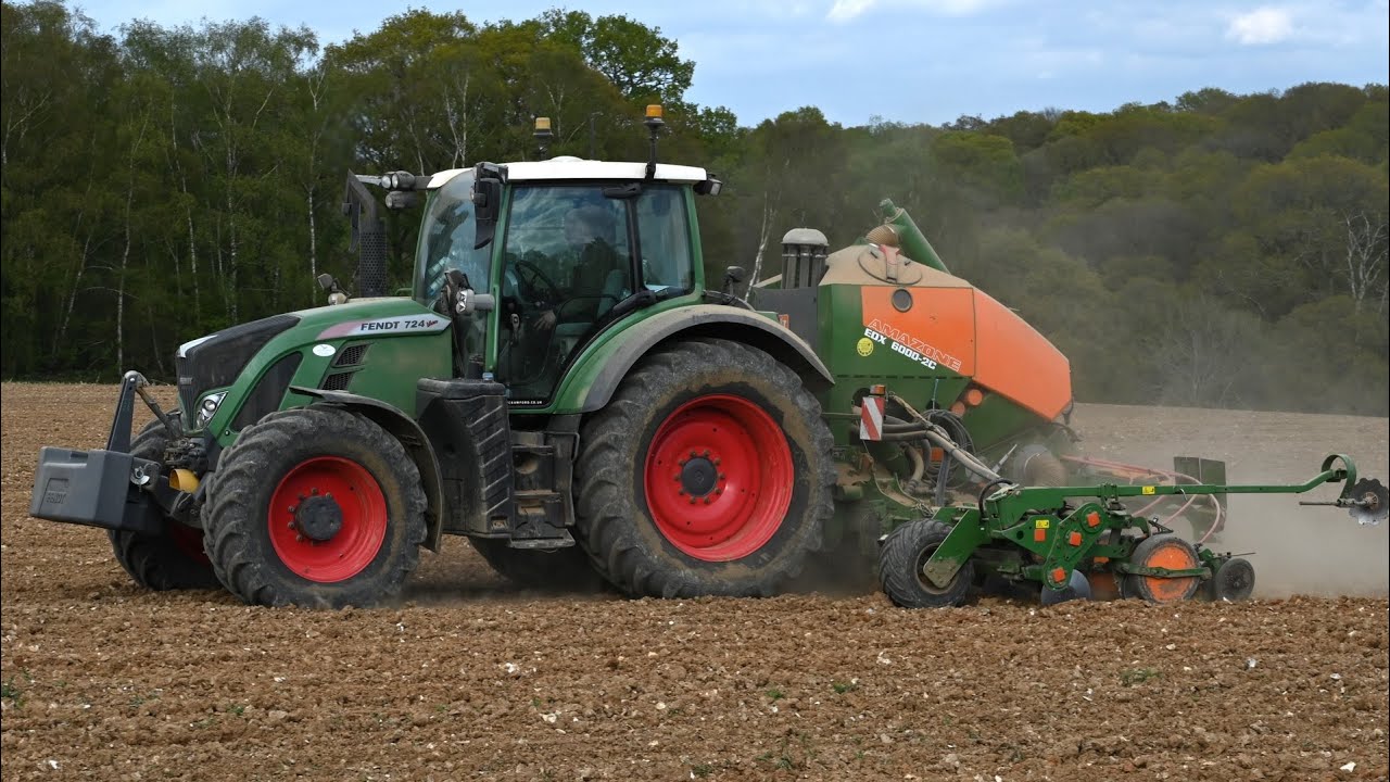 Maize Drilling with Fendt 724 and Amazone Drill