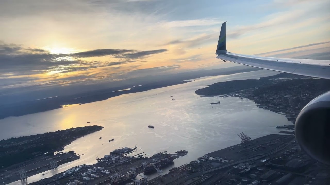 Alaska Airlines Boeing 737-900 Sunset Landing at Seattle-Tacoma International Airport (KSEA)