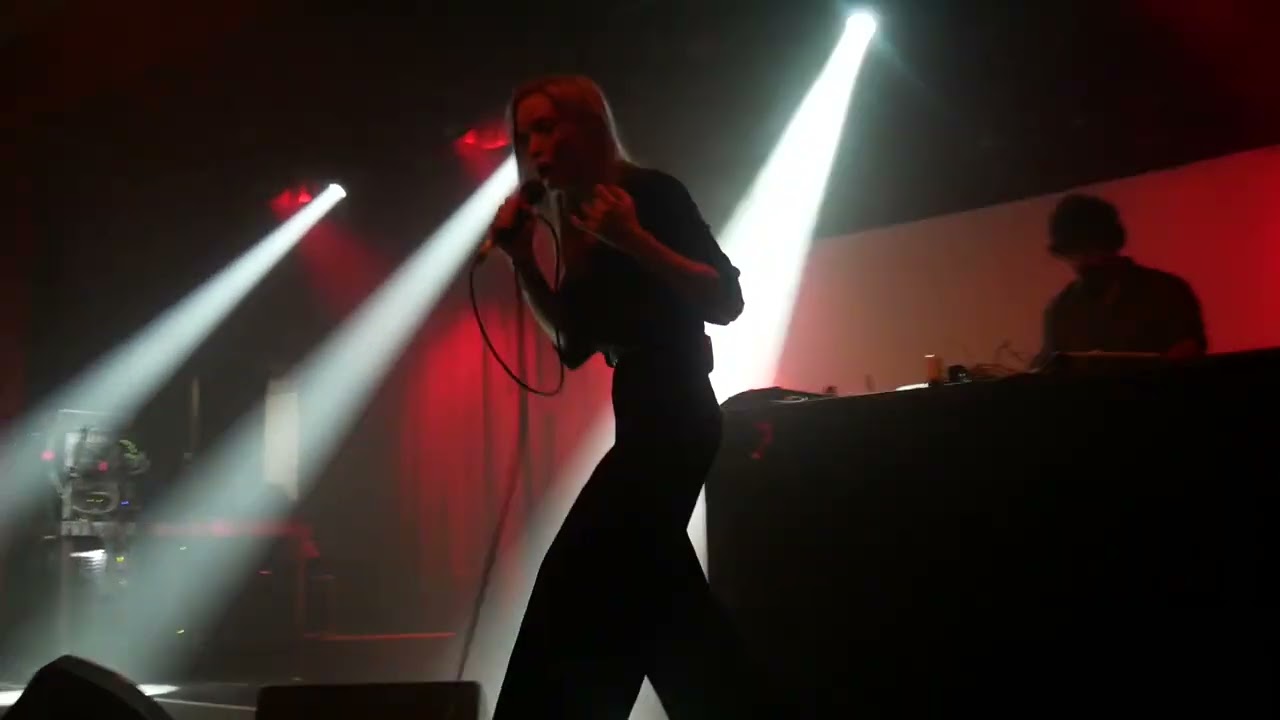 Linea Aspera - Attica