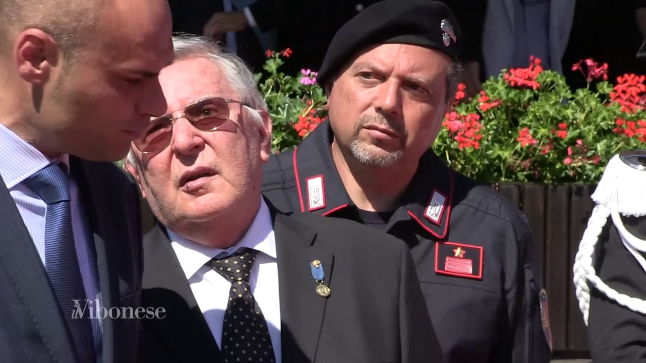Il Battaglione “Calabria” di Vibo insignito della “Bandiera di Guerra”