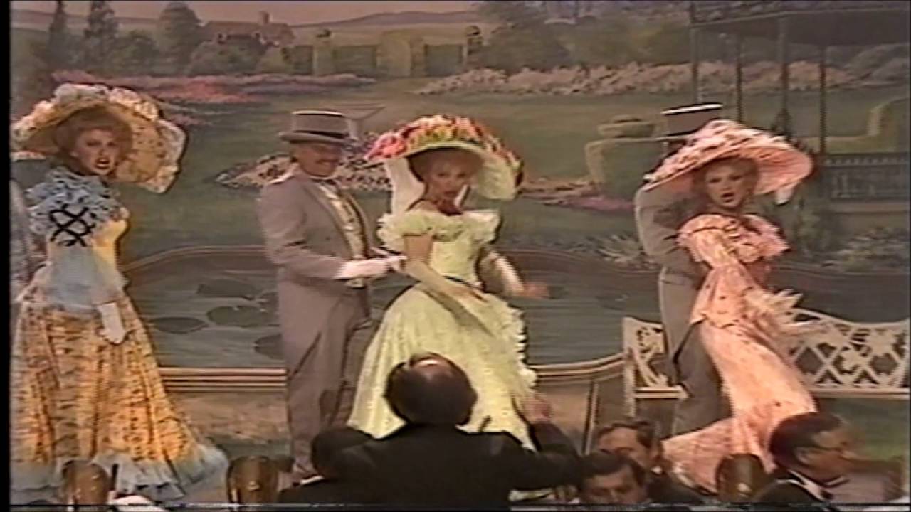 'Hello! Hello! Who's your lady friend?'  ( Medley)