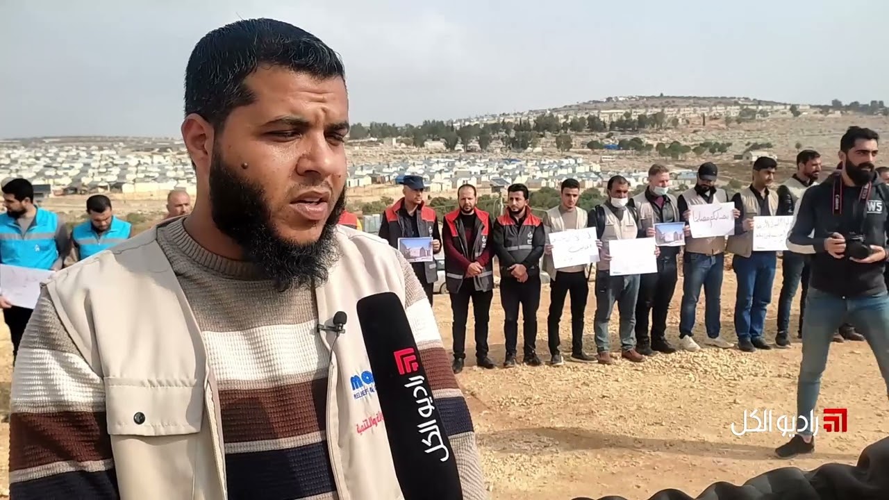 وقفة في مخيم مرام غربي إدلب تندد بقصف النظام وروسيا للمنطقة قبل أيام