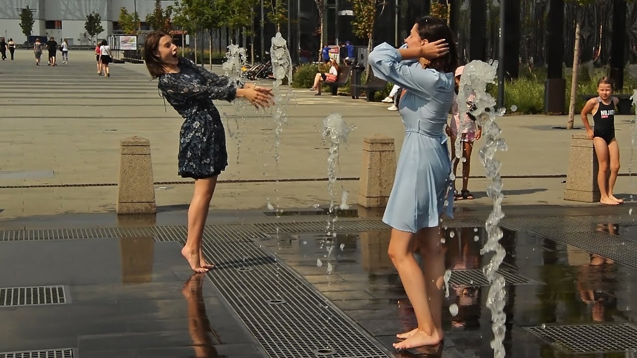 Girls, joy, a fountain and funny wet dresses! / Девушки, радость, фонтан и веселые мокрые платья!