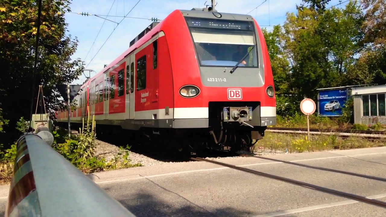 S-Bahn M&uuml;nchen S8 am Bahnhof  Daglfing Richtung Ostbahnhof - Hauptbahnhof - Pasing - Herrsching