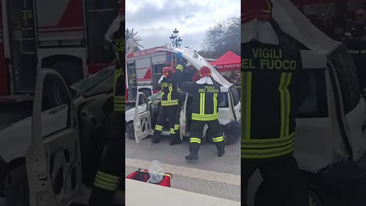 Festa dei Vigili del fuoco a Trapani - La simulazione di un intervento per incidente stradale