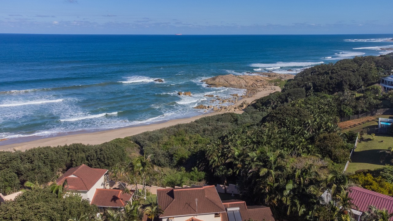 BEAUTIFUL COASTAL FAMILY HOME WITH FLATLET WITH OCEAN VIEWS FOR SALE IN TRANQUILE MARINA BEACH ! WOW