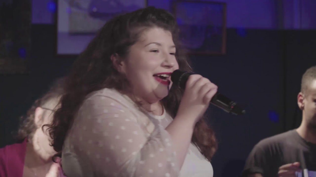 Barbara Colceriu singing Valerie Live @tariktesfu' s Trallafitti Show!!!
