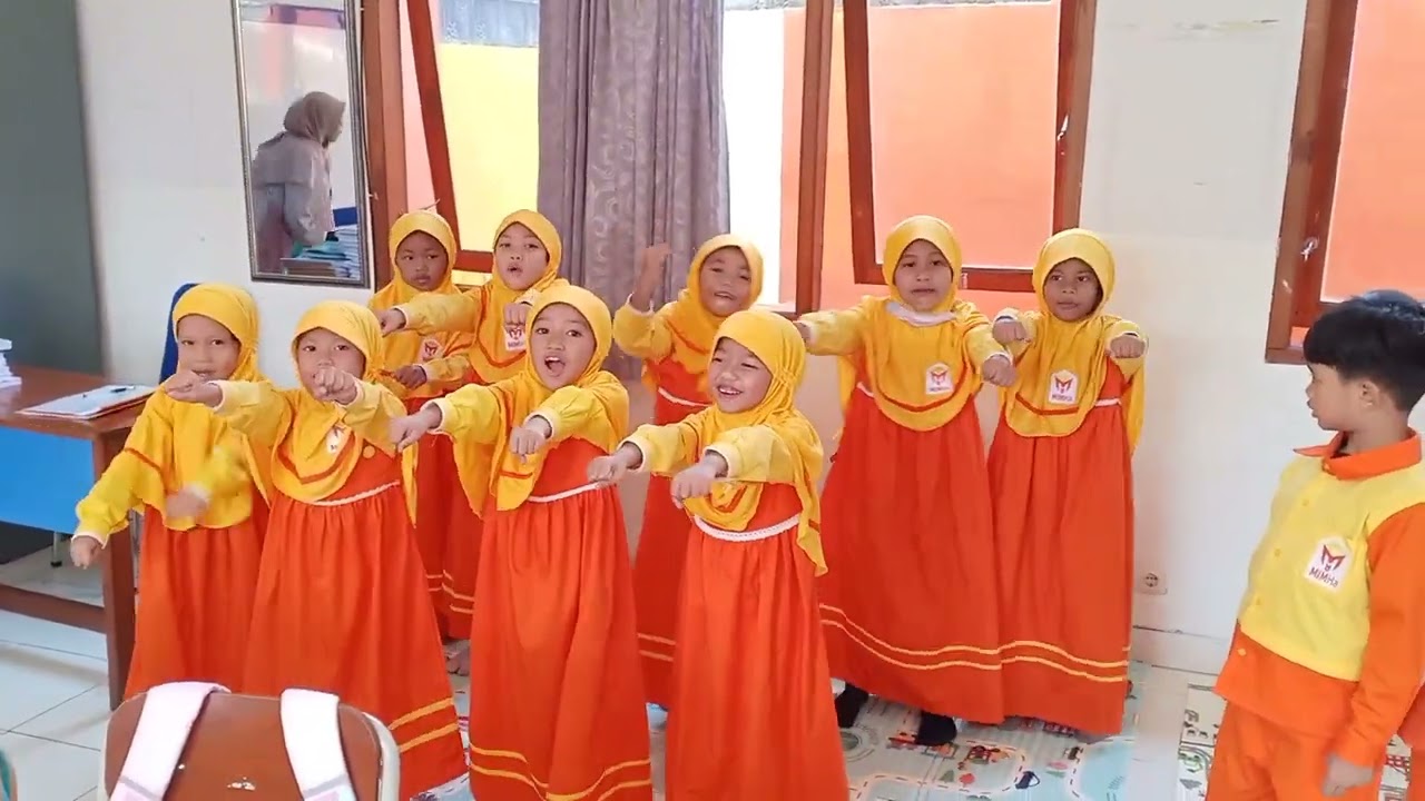 Ice breaking sblm memulai pembelajaran bahasa Arab di kelas 1 A @sekolahinteraktifmimha