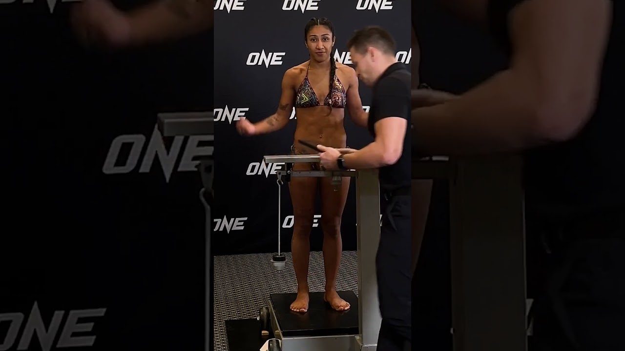 Strawweight showdown 💪