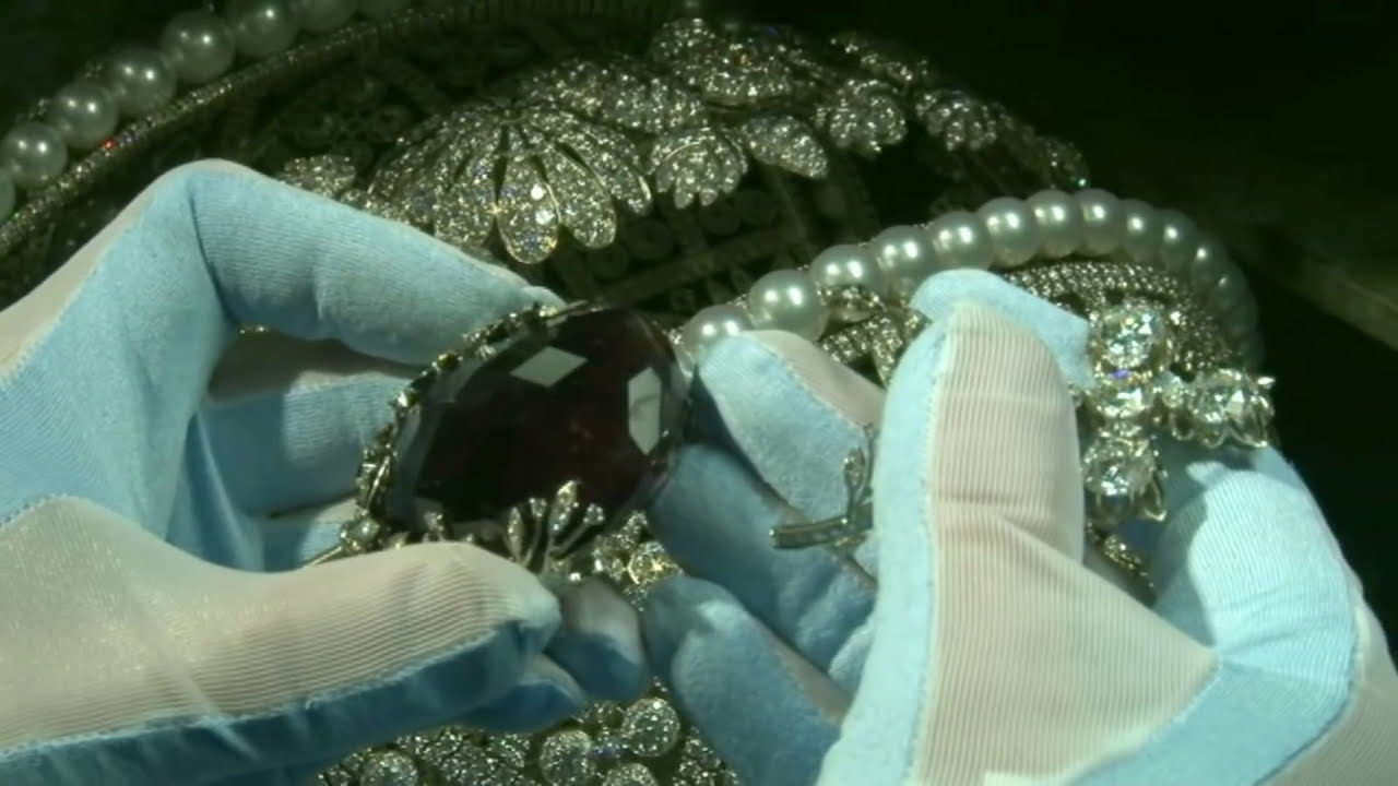 $100 mln Russian diamond crown. How royal jewelry was made. Бриллиантовая корона Алмазный фонд