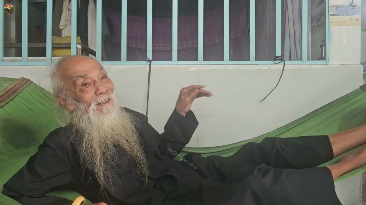 В книге «Повелитель змей» Онг Ту Дан рассказывает леденящие душу истории о святости Владычицы Зем...