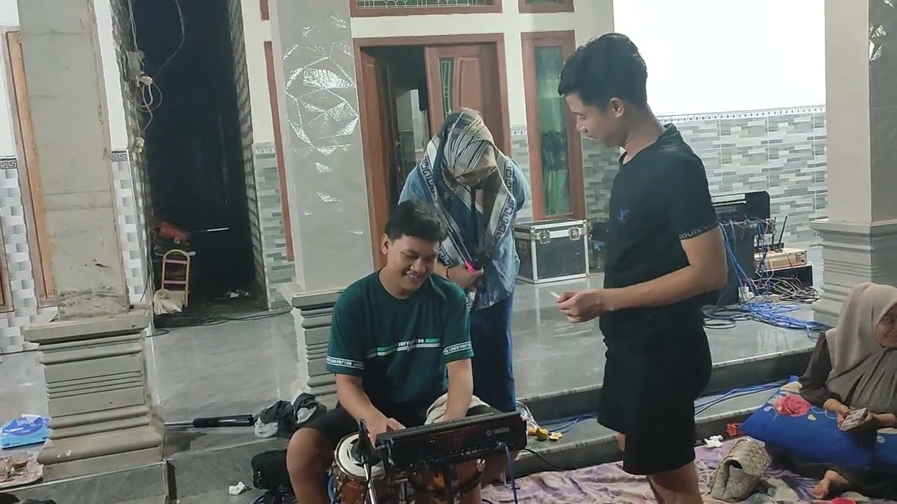 Ternyata FAJAR SYAHID & AISYAH ICHA GHIK KERRONG...... #sesi latihan ka sebelum manggung