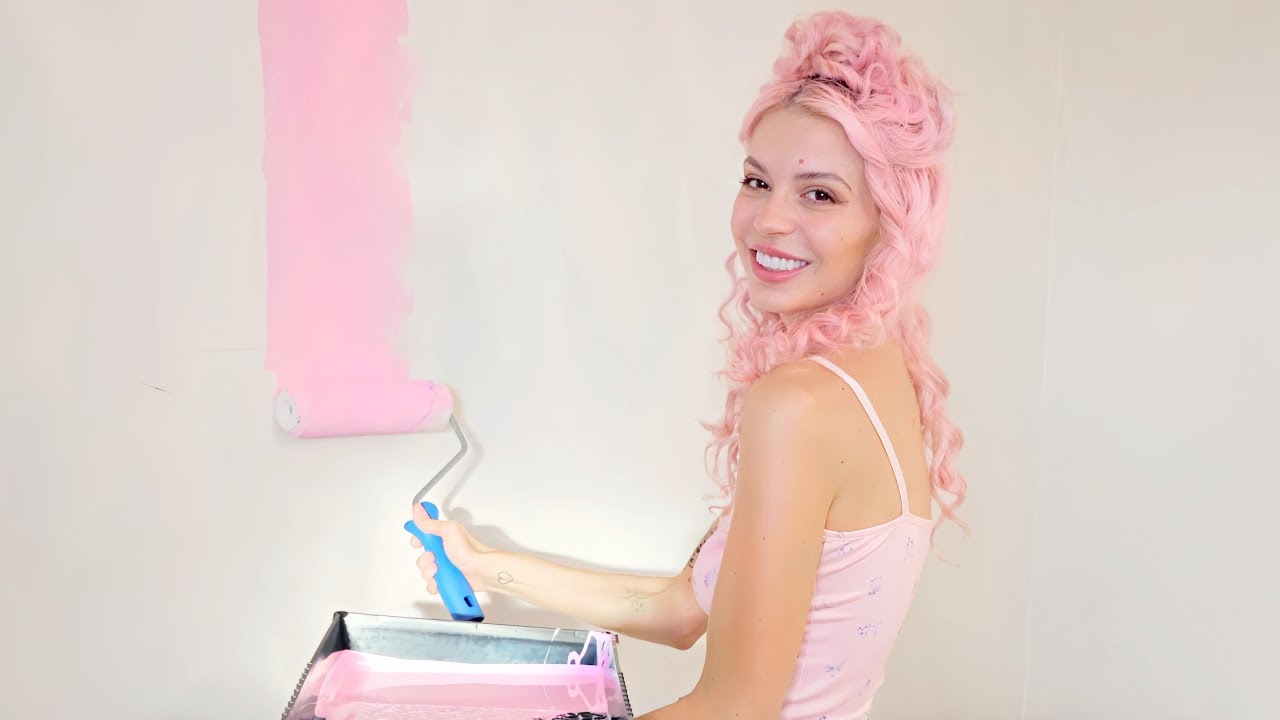 Julia Zelg Decorates Her New Home (Pink Vintage Decor)