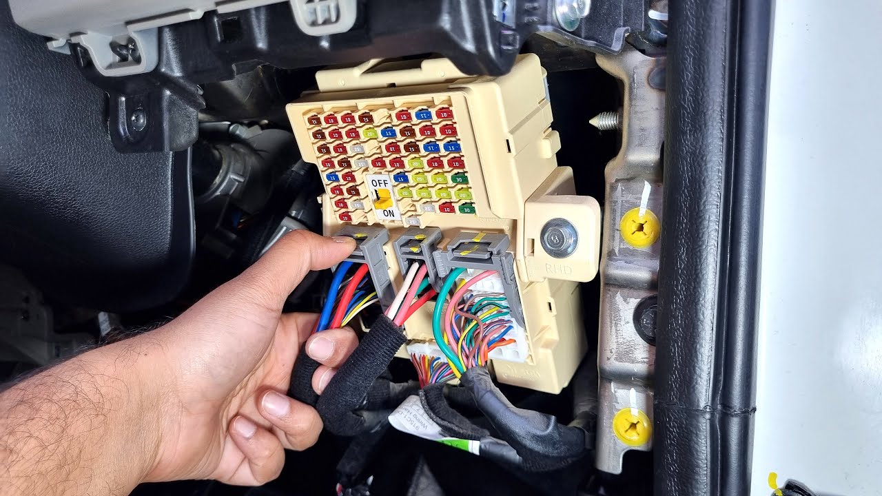 How to replace interior fuse box in Kia Sportage