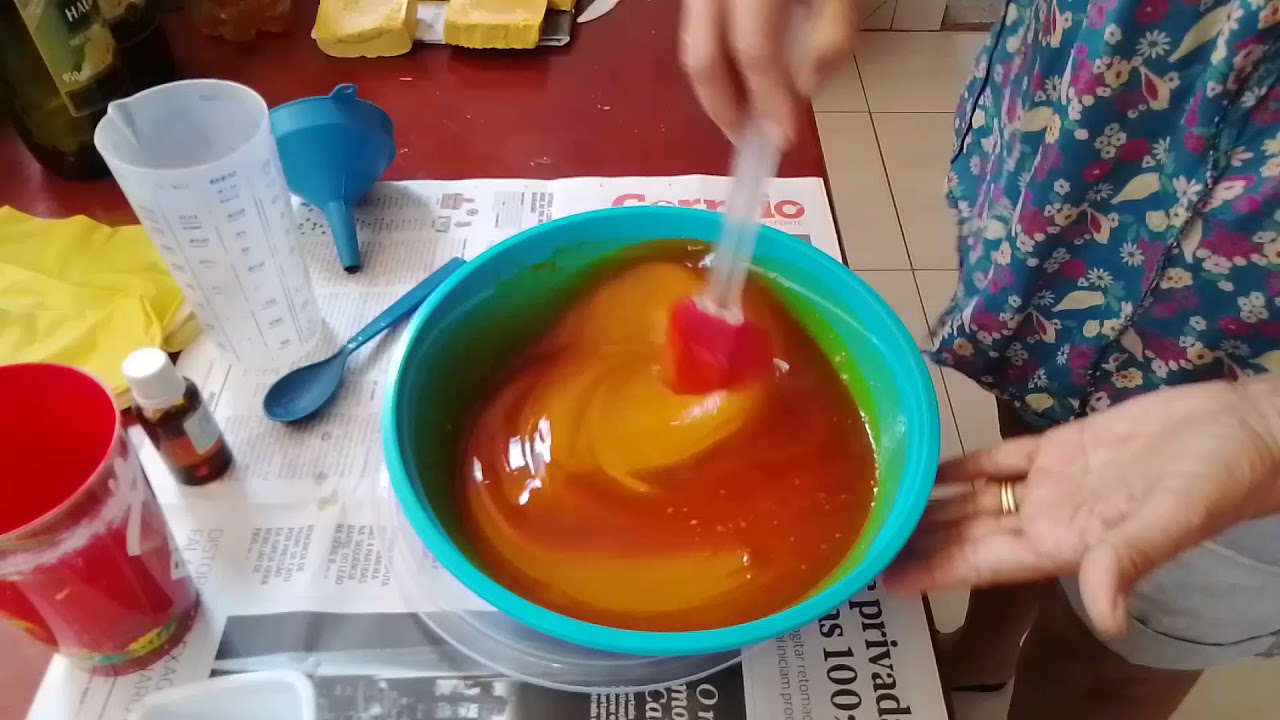 Sabão em barra feito com azeite de dendê usado.