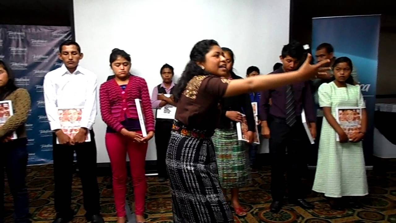 LIZETH CHARAR DECLAMA UN POEMA A GUATEMALA