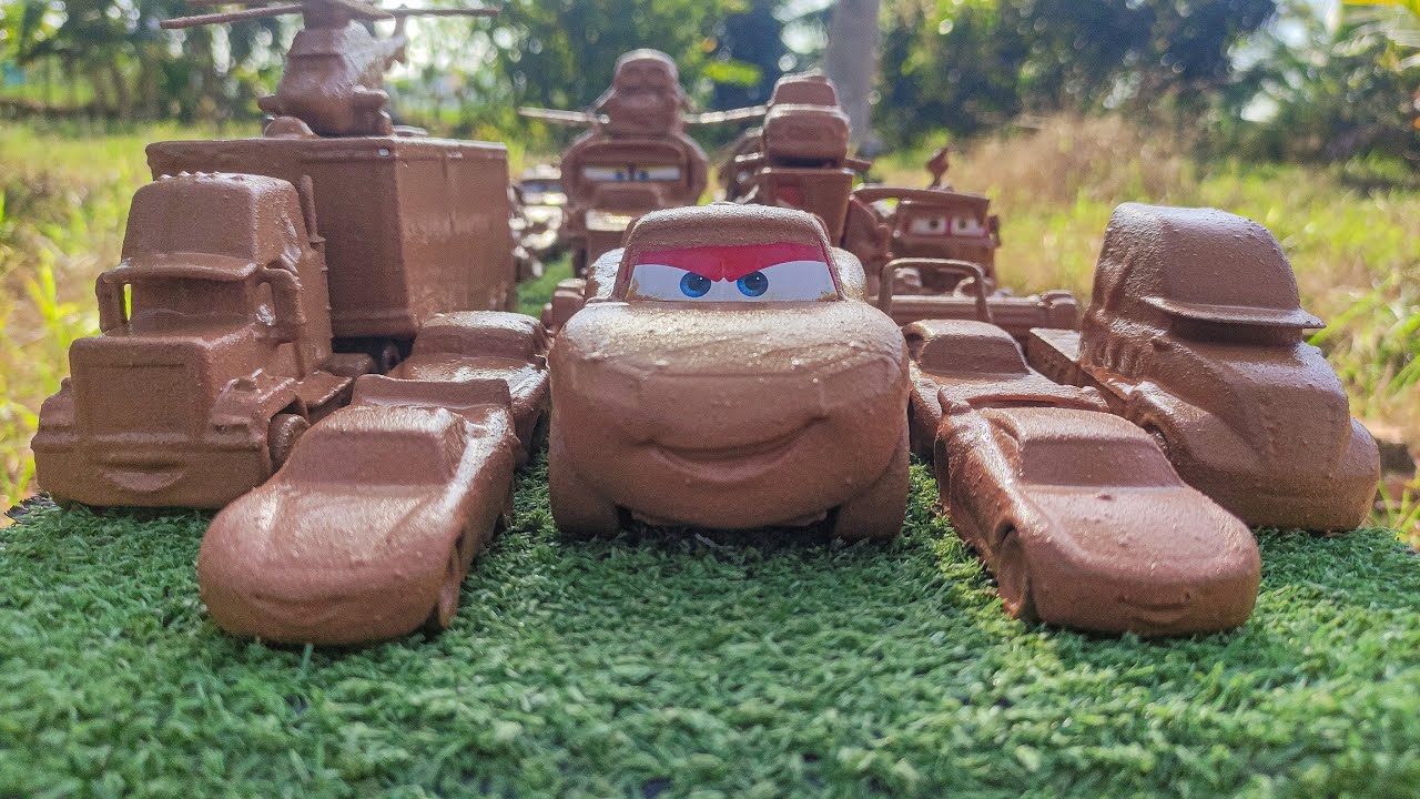 Clean up a lot of Disney cars & muddy toy car convoys