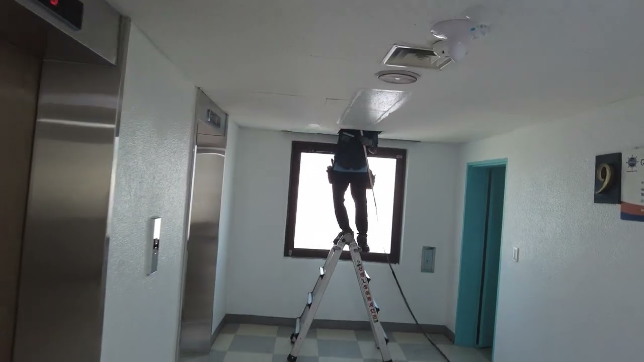 천정으로 케이블 포설하는 방법