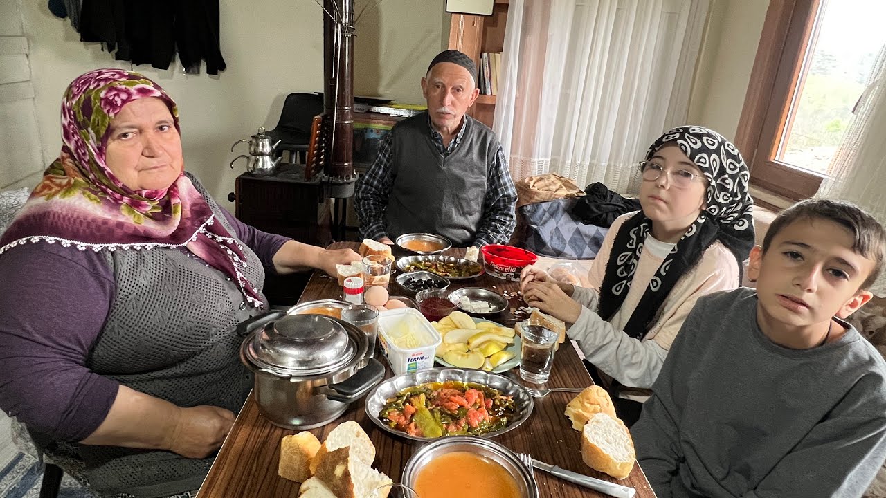 Köyde sabah kahvaltısı hazırlıyoruz Eymen ve Elif ile