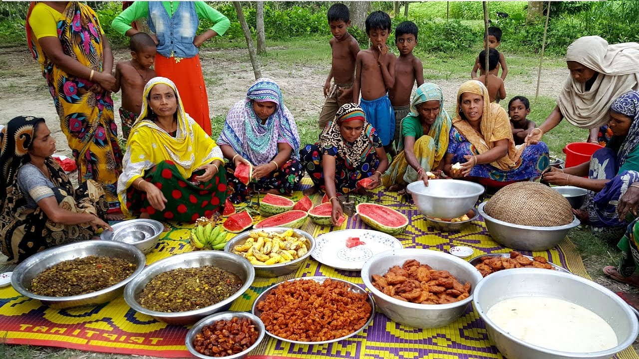Huge Traditional Food Arrangement For Ramadan Iftar - Ramadan Evening Snacks Prepared For Villagers