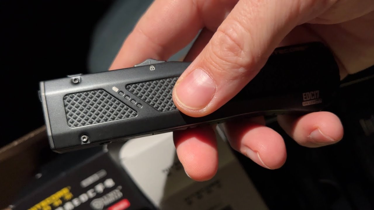 Блекаут огляд ліхтаря Nitecore EDC17 1500 Lumen