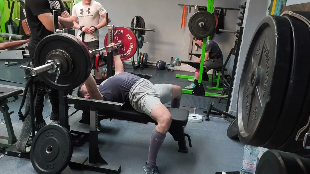 Paused bench press:1x120kg