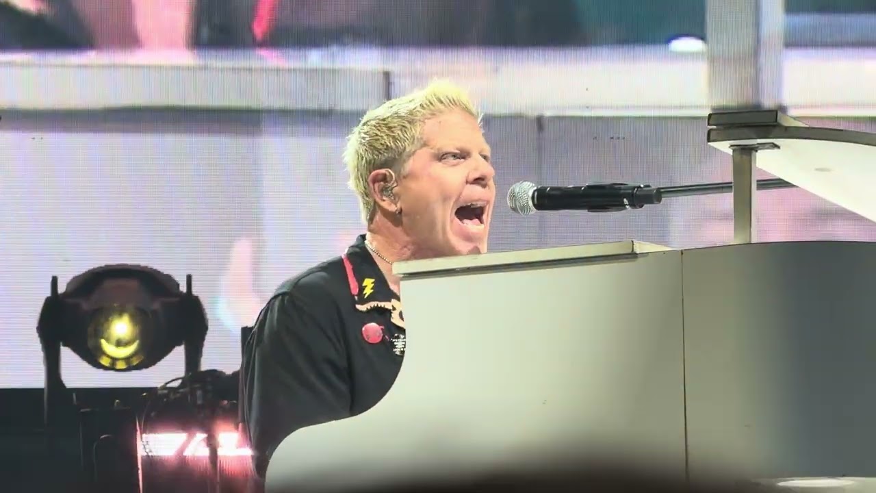 The Offspring - Hey Jude (Beatles cover) - TD Coliseum, Hamilton (Feb 13, 2026)