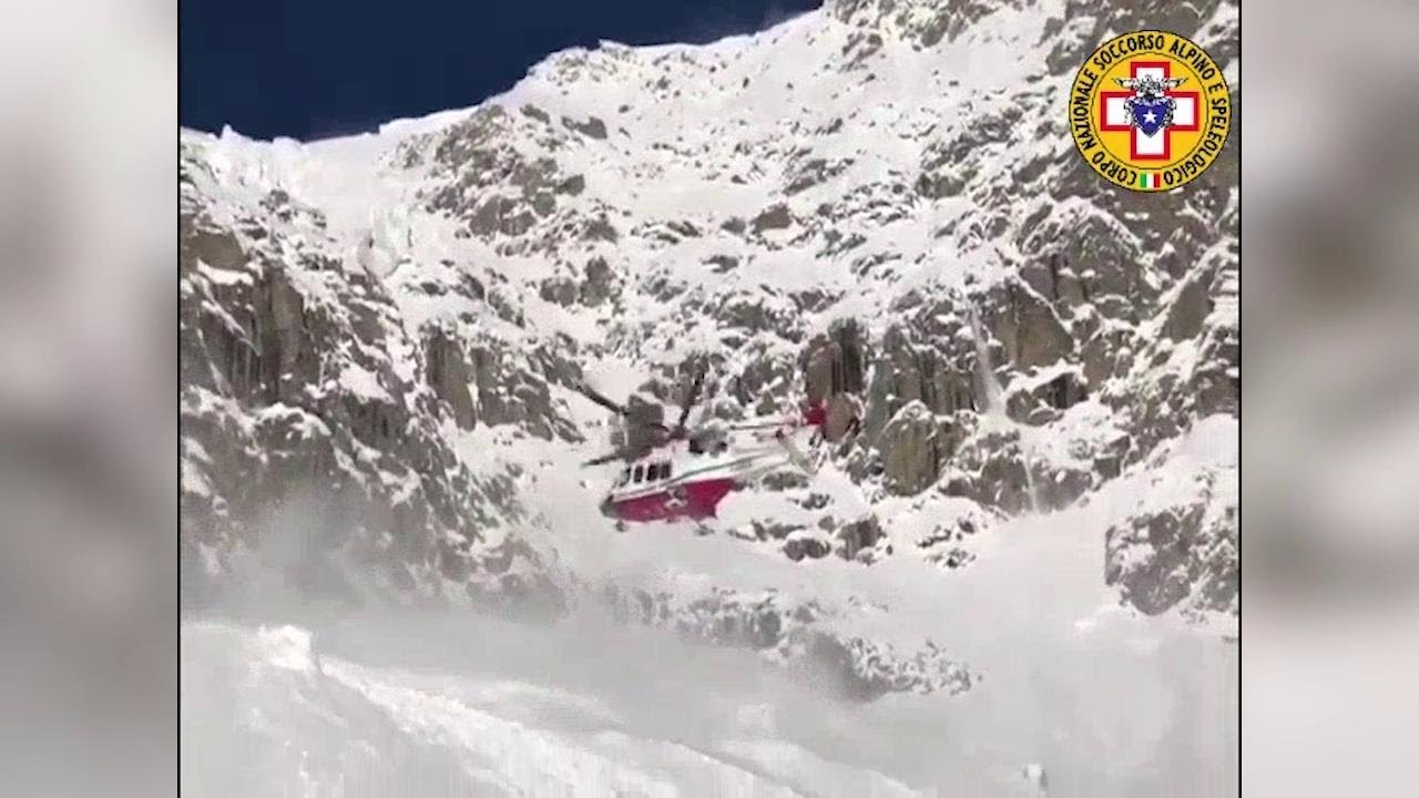Valanga sul Monte Bianco, l'intervento del Soccorso Alpino in elicottero e via terra