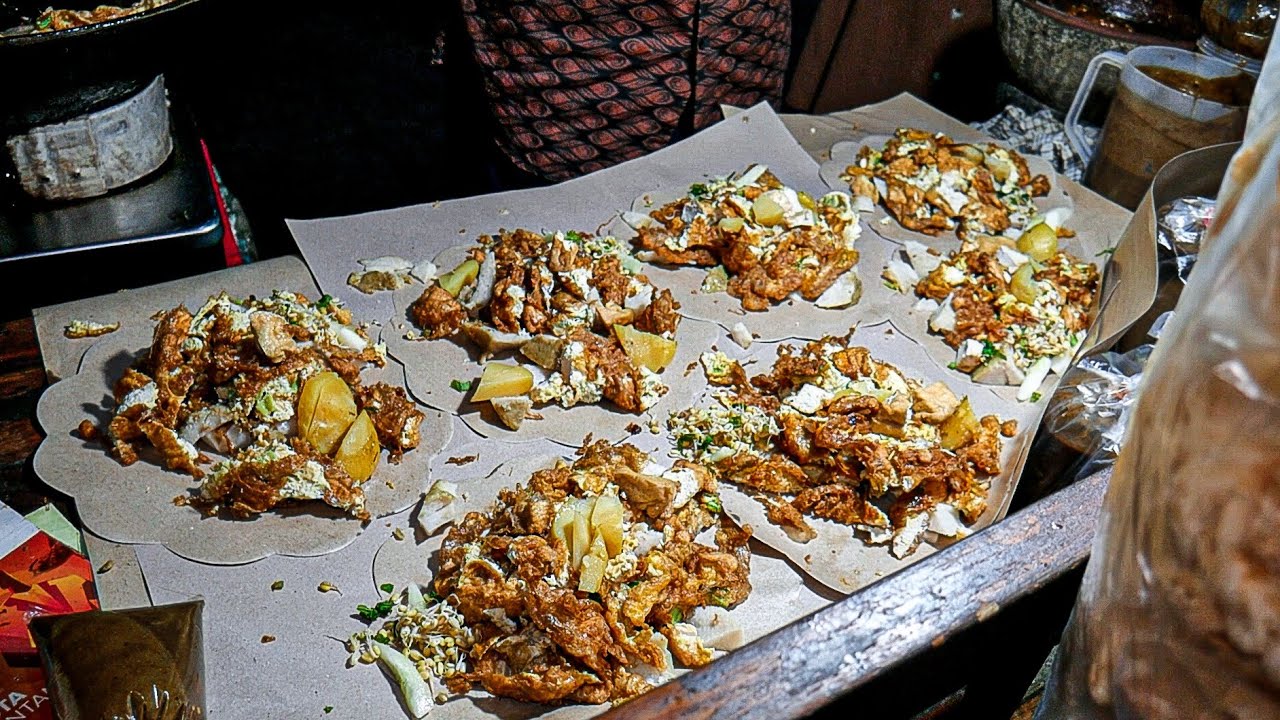 VIRAL DI SURABAYA!!! ANTRI 2 JAM BARU DAPAT - Tahu Telor Pak Munir