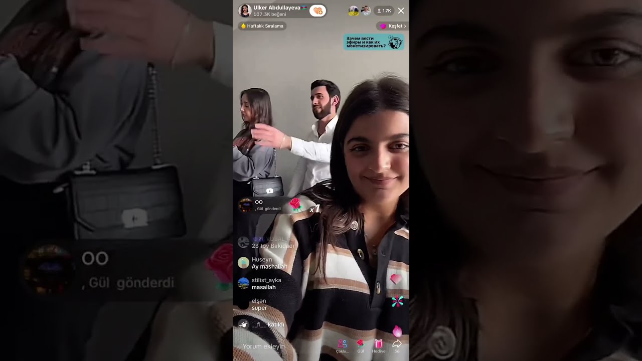 Ülkər Abdullayevanın universitetdə tələbə yoldaşlarıyla canlı ifasından