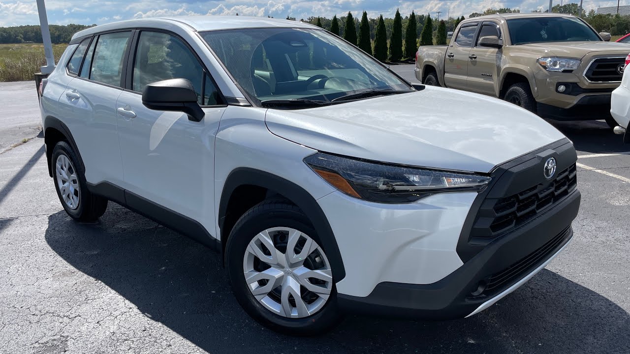 Тест-драйв и обзор Toyota Corolla Cross L 2026 года от первого лица