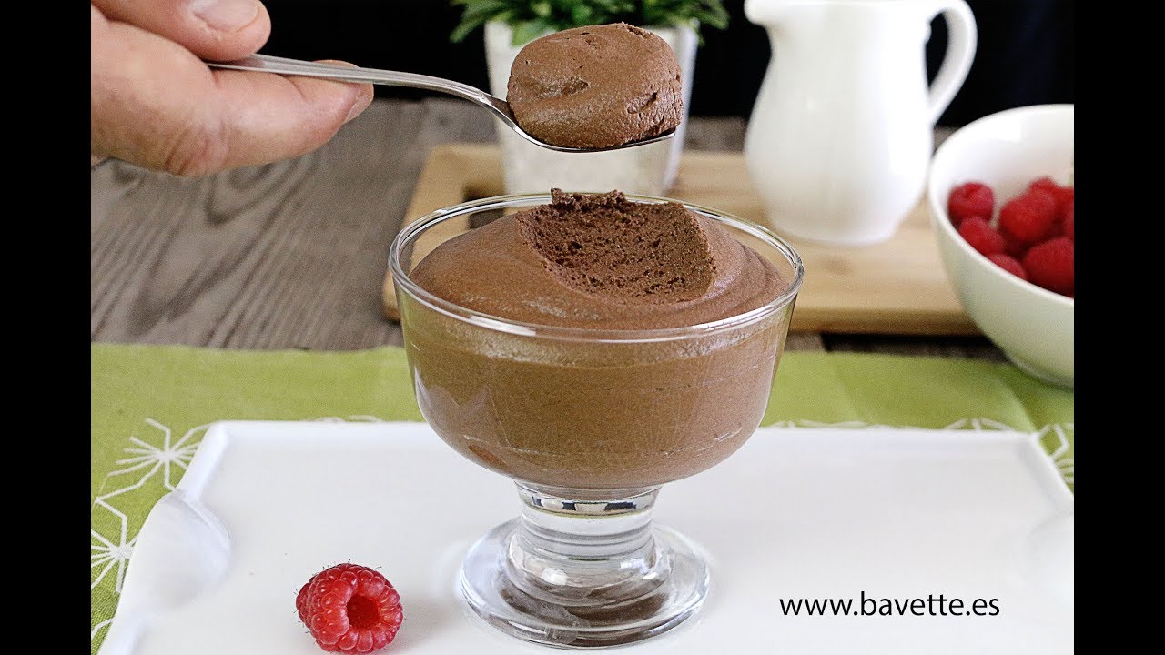 Mousse de chocolate con base de pasta bomba