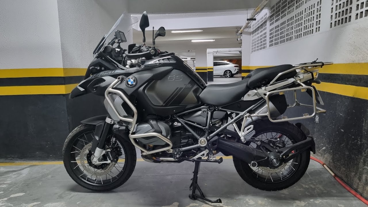 BMW R1250 GS Adventure Triple Black 2023 Walk-Around/Start-up.