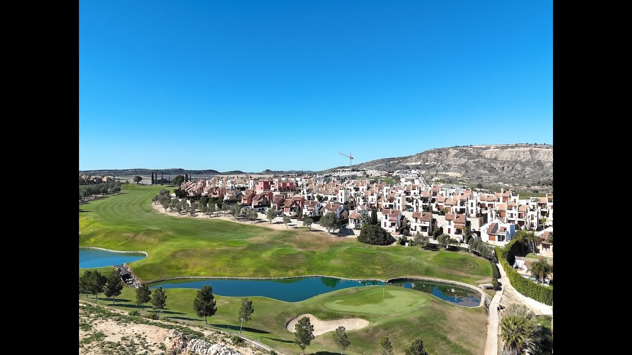 Casas Manuel Real Estate present this amazing 3 bedroom villa for sale on La Finca Golf Resort....