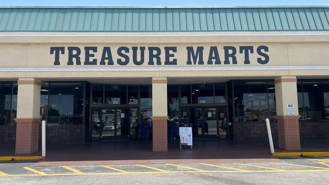 Neat Little Antique Shop in Mount Dora, Florida | Treasure Marts Antiques in Mount Dora