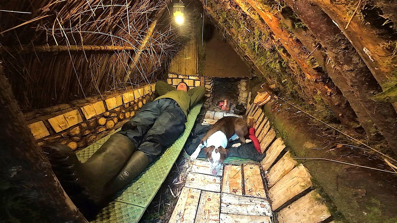 Natural Shelter Build in the Snow and Rain - is it Warm ?