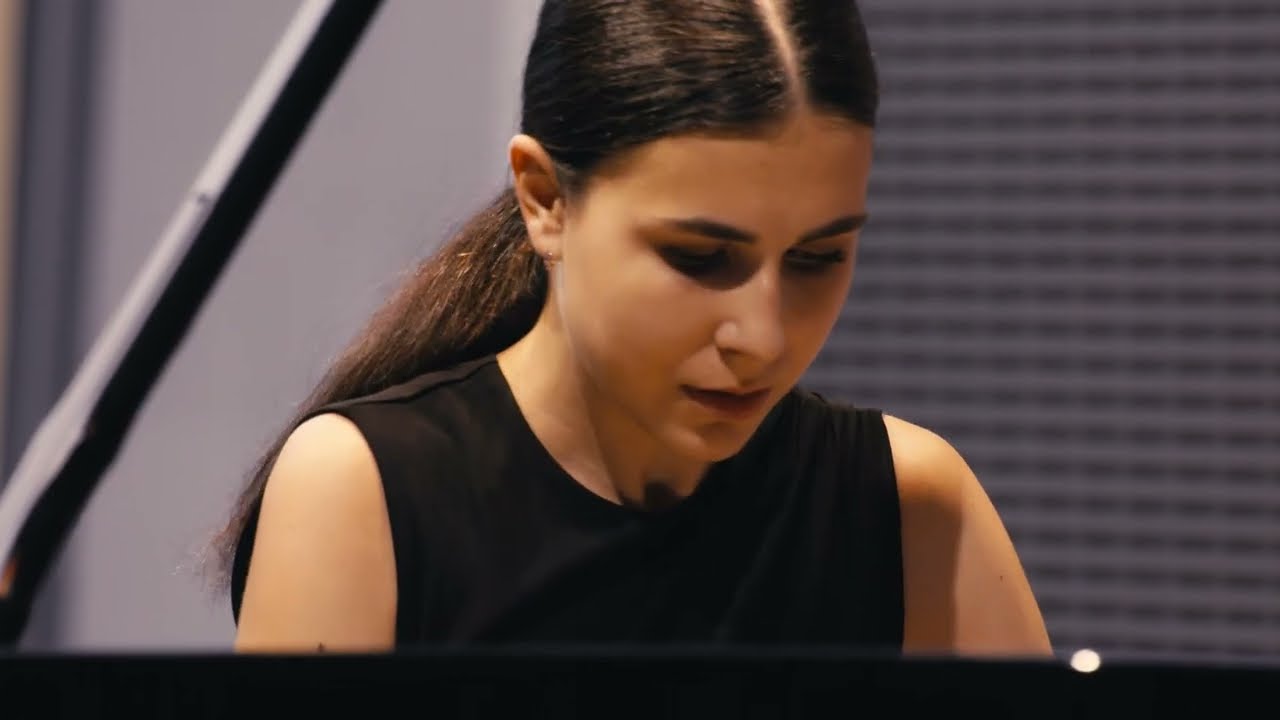 Alexandra Dovgan, Fondation Louis Vuitton, Paris 12.05.2025