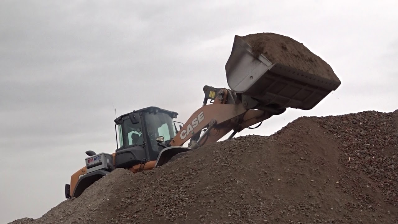 CASE CX350D & 921G SHOVEL IN ACTION